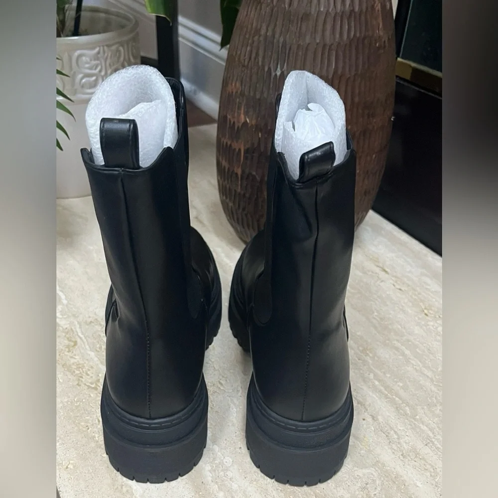 NWT Good American Women’s Chelsea Leather Boot